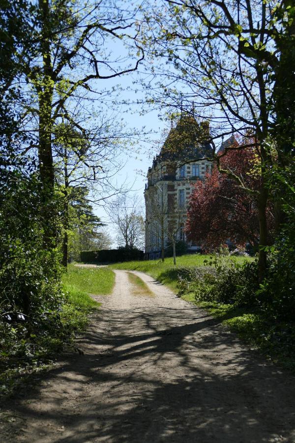 Chateau De La Jumelliere Exterior photo